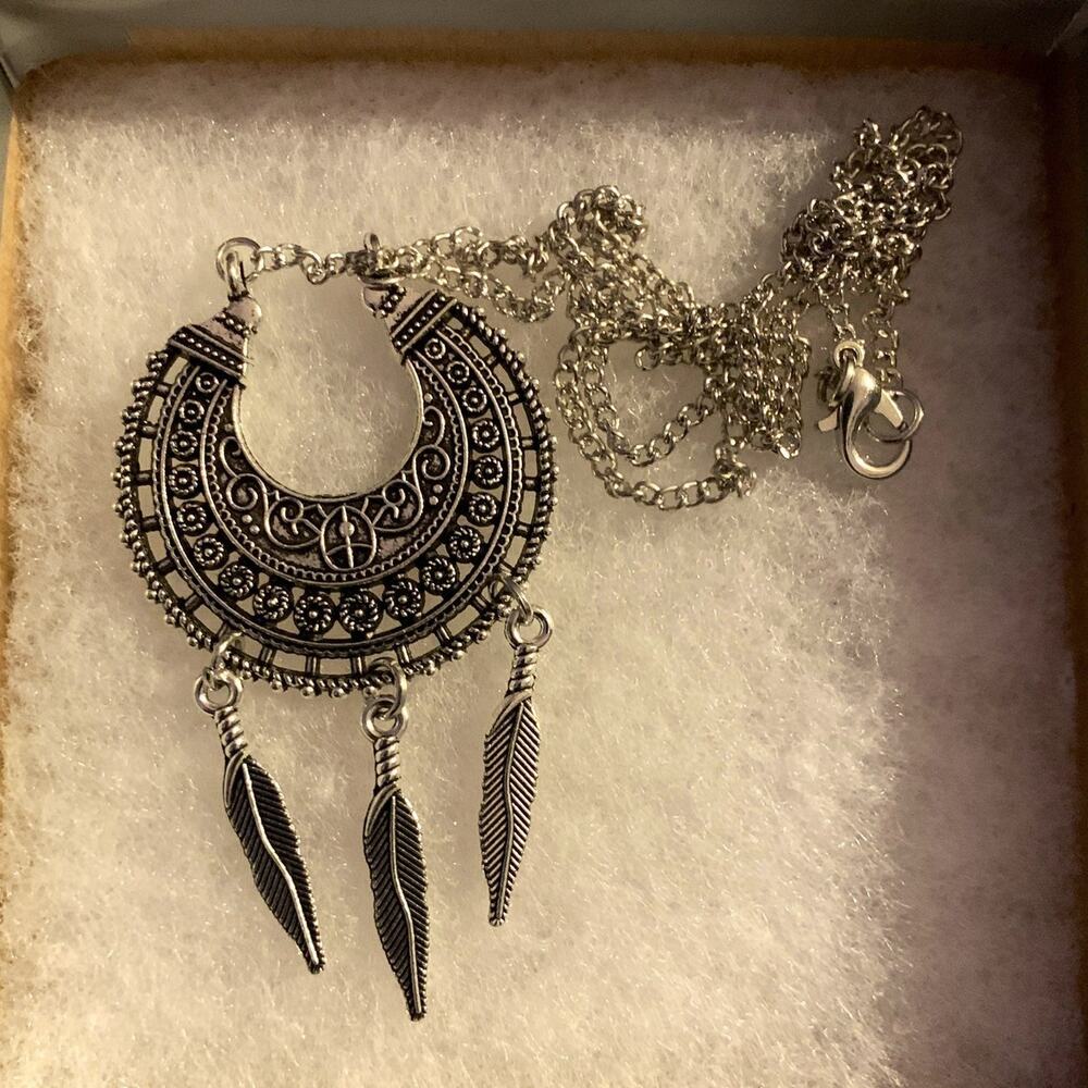3 feathers necklace